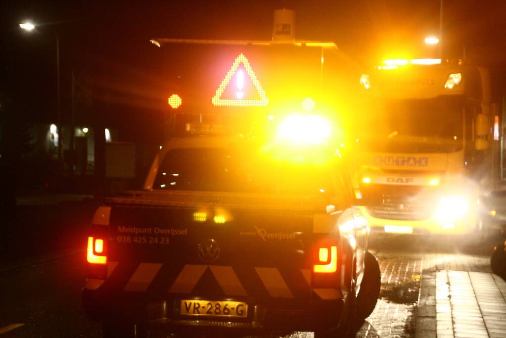 Bestuurder spoorloos na aanrijding met vrachtwagen