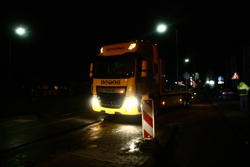Bestuurder spoorloos na aanrijding met vrachtwagen