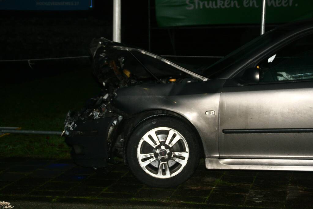 Bestuurder spoorloos na aanrijding met vrachtwagen