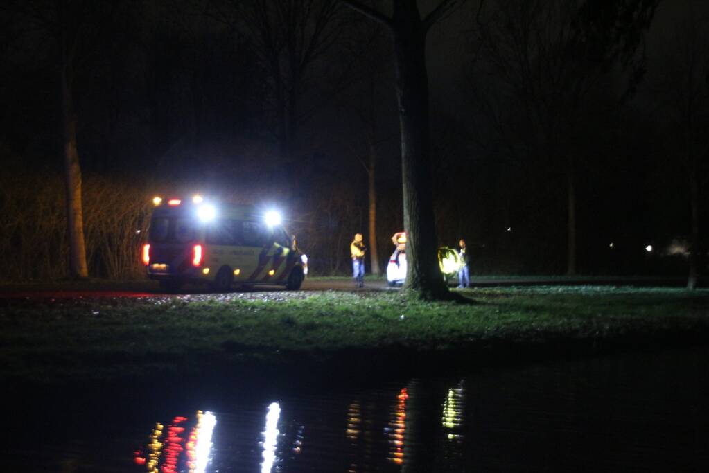 Auto geëindigd in het water