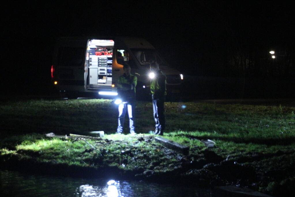Auto geëindigd in het water