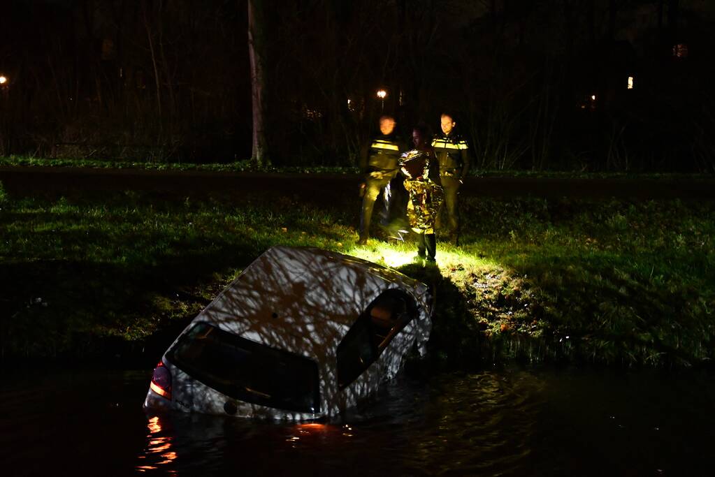 Auto geëindigd in het water