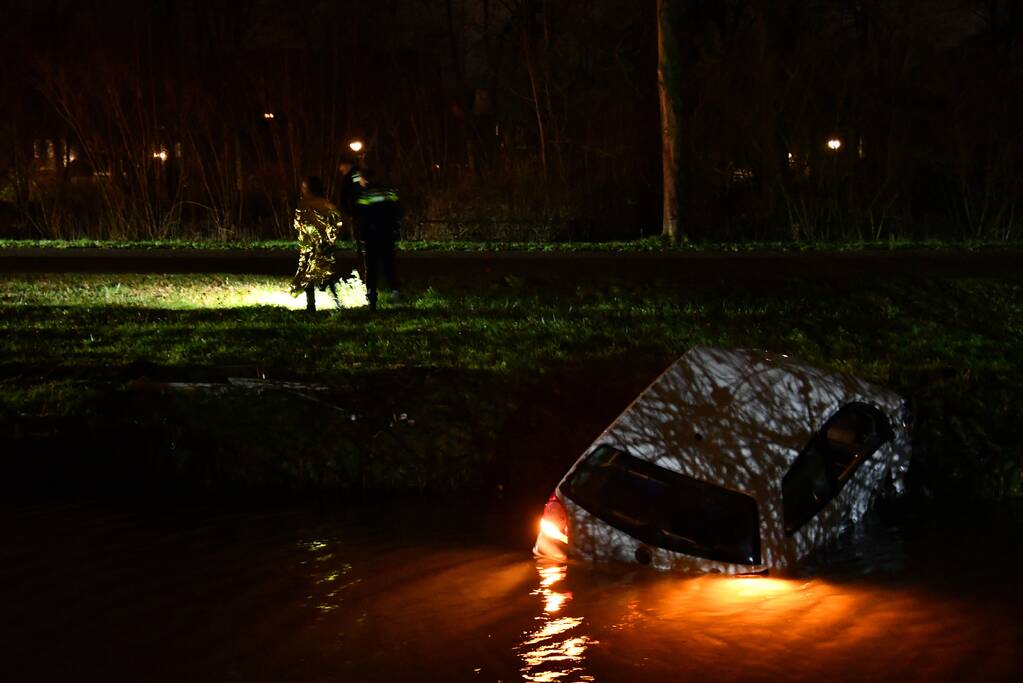 Auto geëindigd in het water