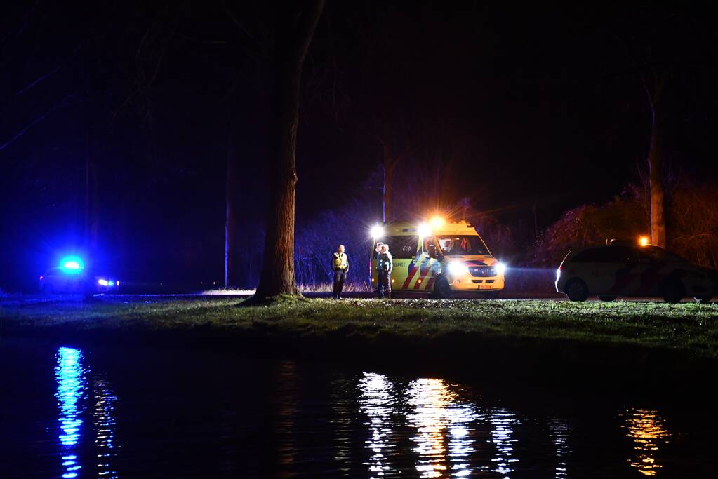 Auto geëindigd in het water