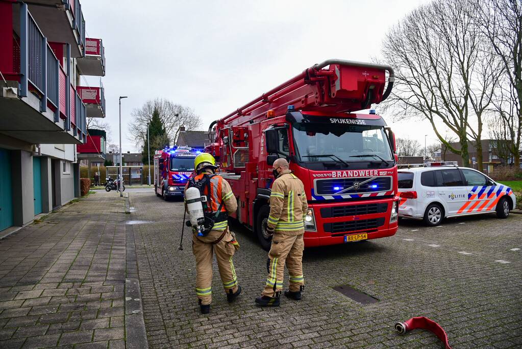 Meerdere flatwoningen ontruimd door brand