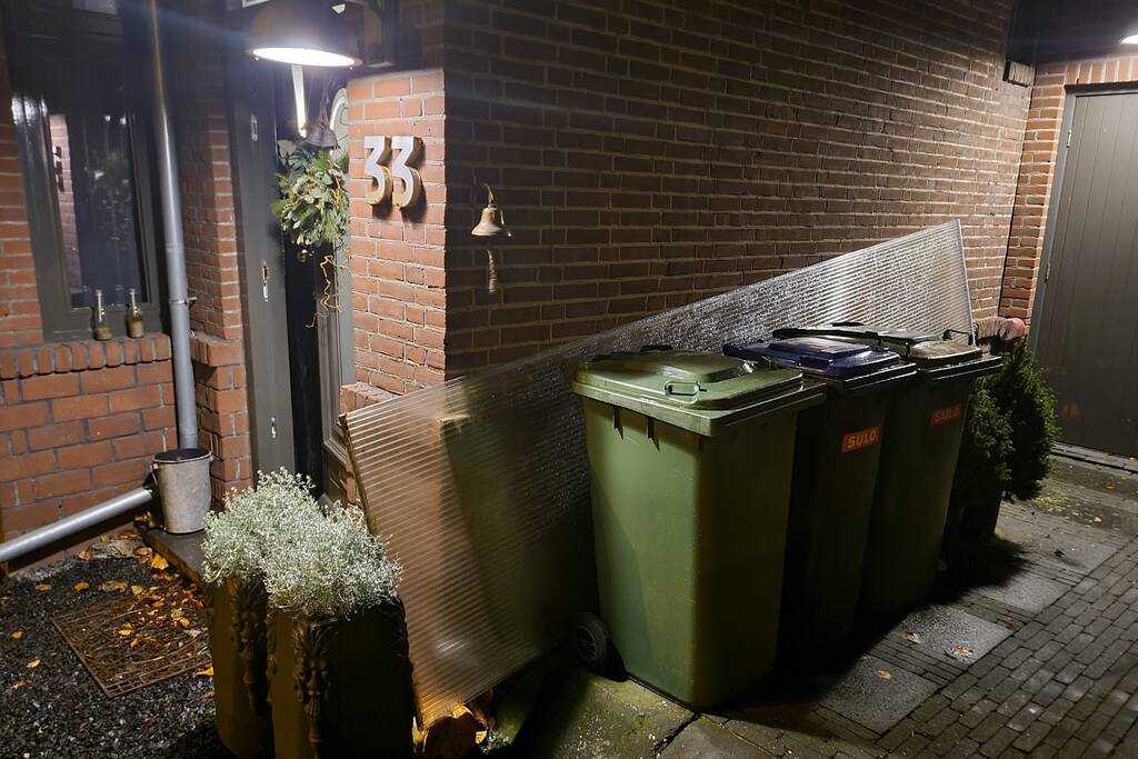 Kunststof Plaat komt los door harde wind