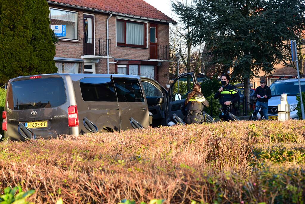 Ongeval tussen personenauto en personenbus