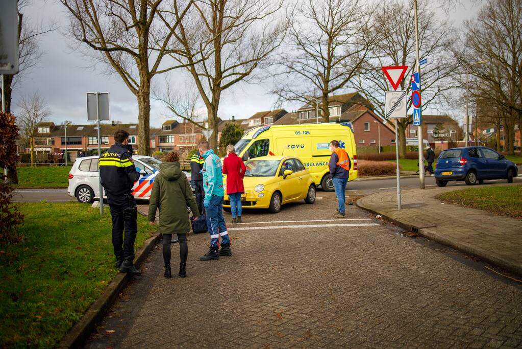 Fietsster geschept door auto