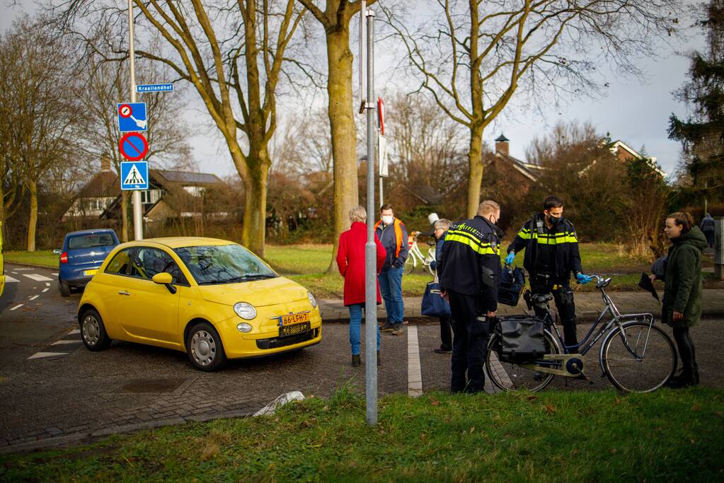 Fietsster geschept door auto
