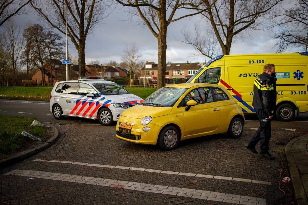 Fietsster geschept door auto