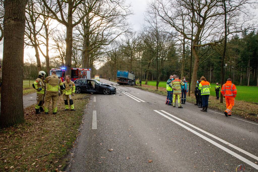 Ernstig ongeval tussen vrachtwagen en personenauto
