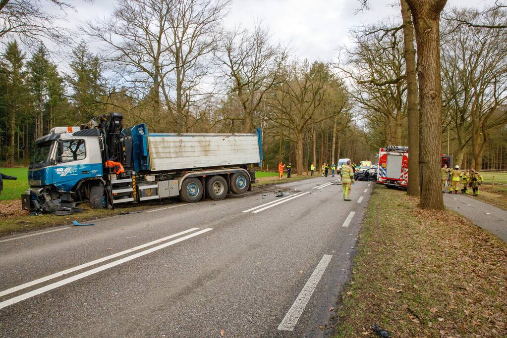Ernstig ongeval tussen vrachtwagen en personenauto
