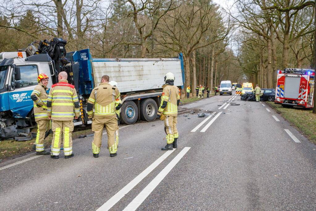 Ernstig ongeval tussen vrachtwagen en personenauto