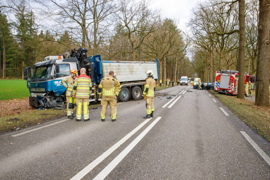 Ernstig ongeval tussen vrachtwagen en personenauto
