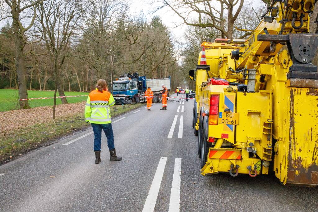 Ernstig ongeval tussen vrachtwagen en personenauto