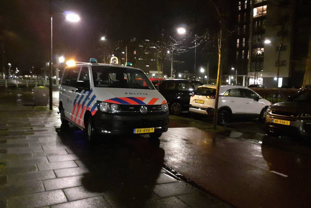 Brandweer doet onderzoek naar gaslucht in flat