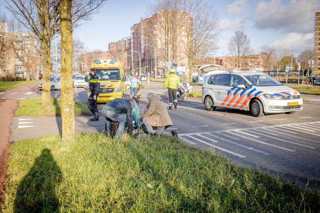 Fietser gewond bij botsing met auto