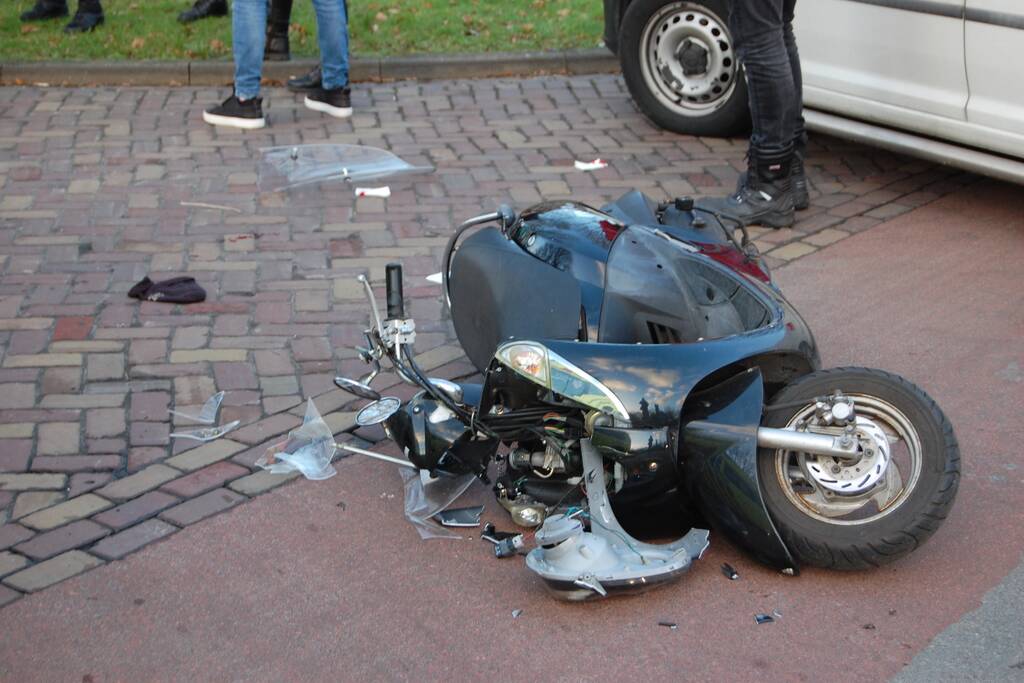 Scooterrijder valt door onbekende oorzaak
