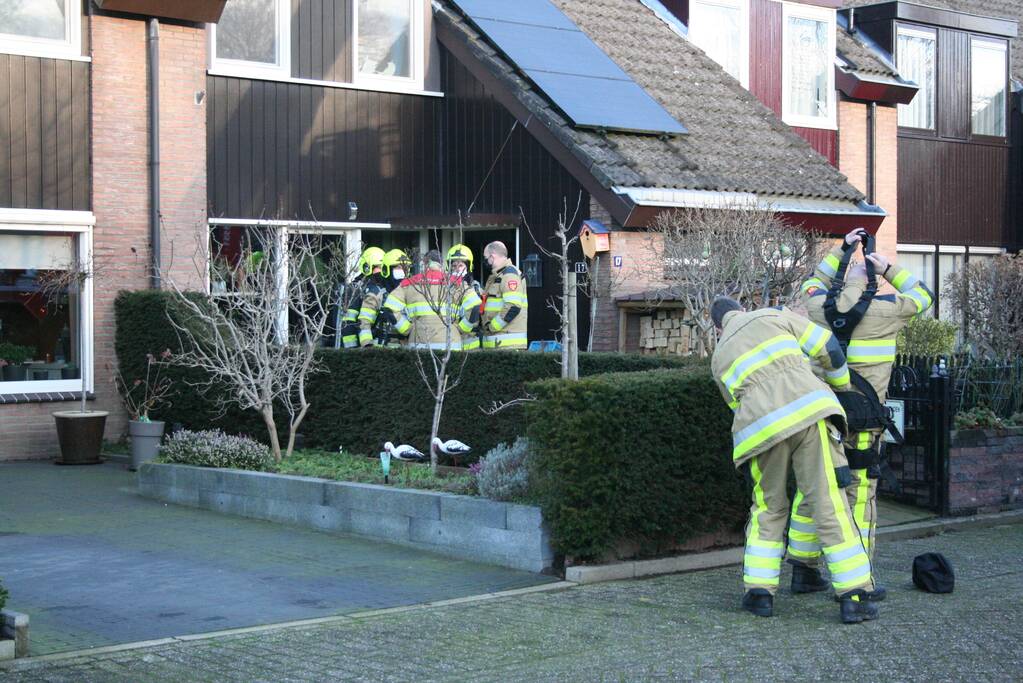 Brandweer blust schoorsteenbrand