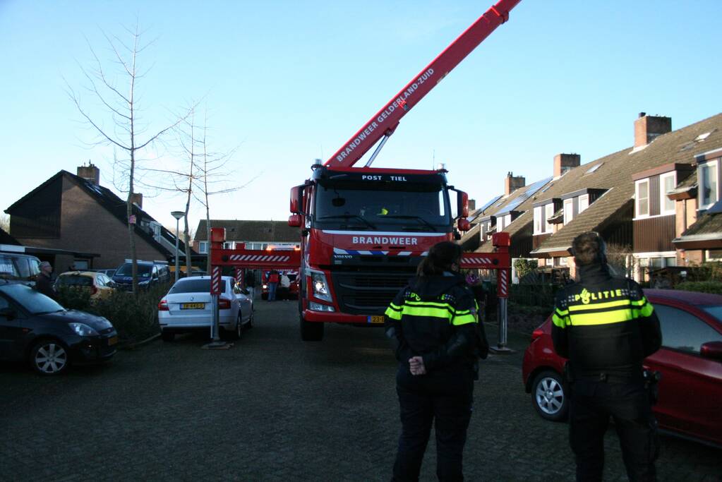 Brandweer blust schoorsteenbrand