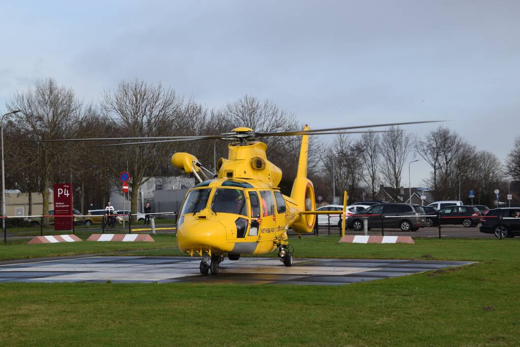 SAR-helikopter maakt proeflanding ZorgSaam Ziekenhuis