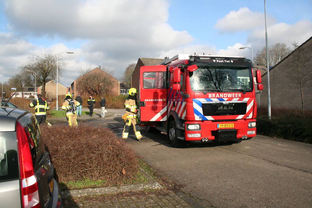 Auto volledig in brand