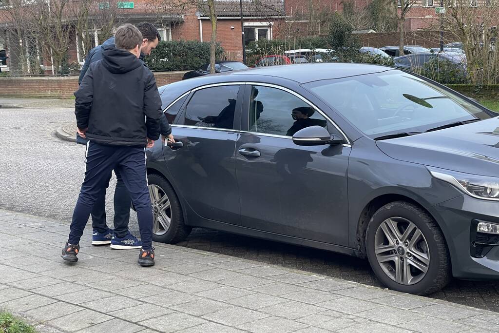 Papiercontainer in brand gestoken