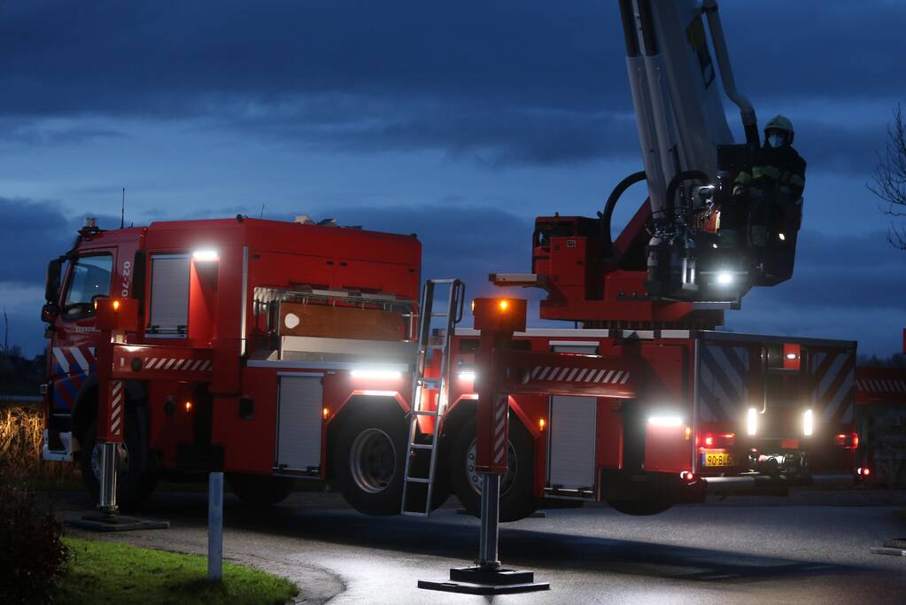 Brandweer doet onderzoek naar schoorsteen