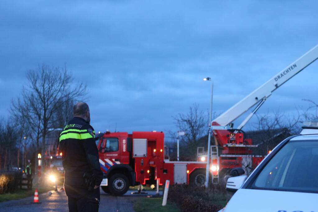Brandweer doet onderzoek naar schoorsteen