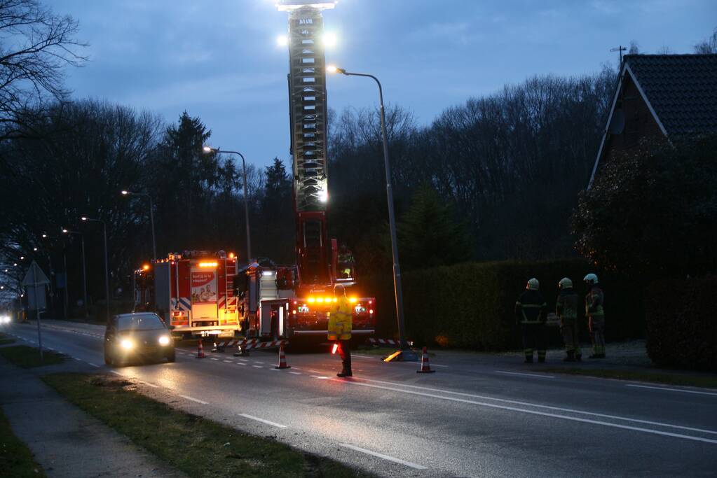 Brandweer blust schoorsteenbrand