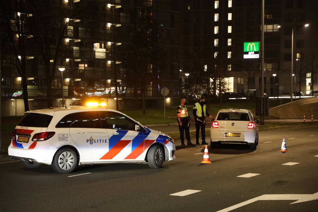 Avondklok van kracht: stille straten en politie voert controles uit