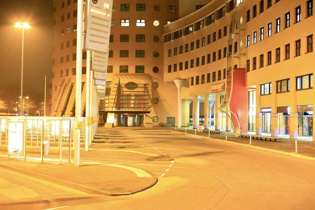 Avondklok van kracht: stille straten en politie voert controles uit