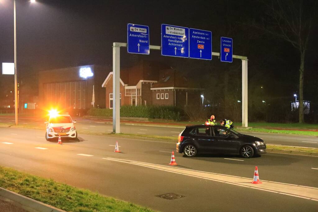 Avondklok van kracht: stille straten en politie voert controles uit