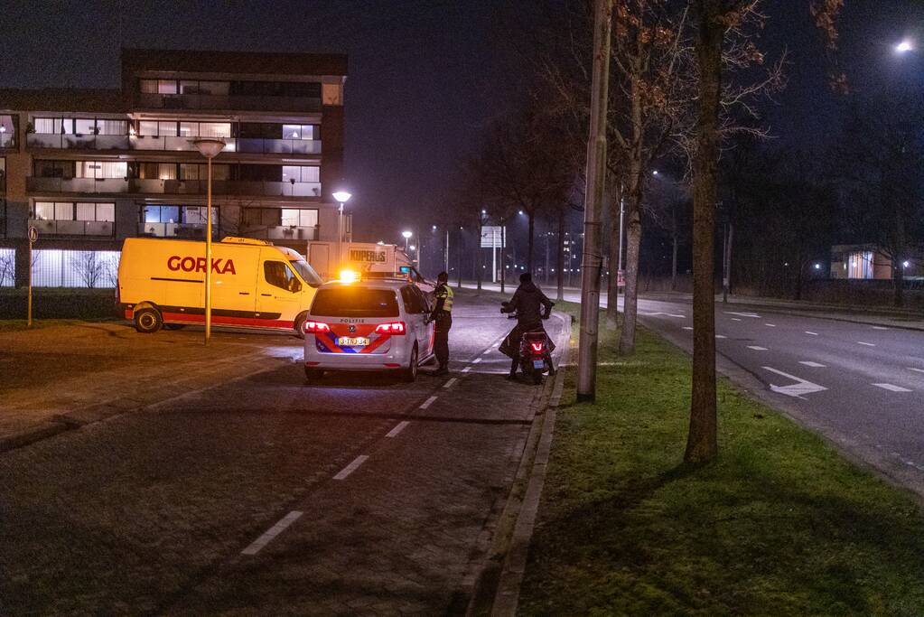 Avondklok van kracht: stille straten en politie voert controles uit