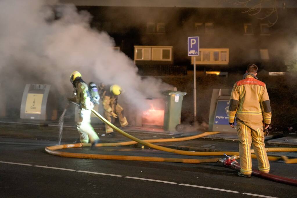 Brand in meerdere papiercontainers