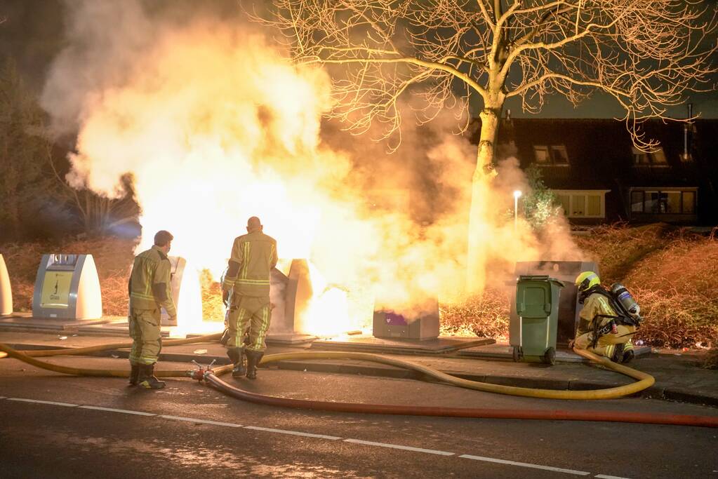 Brand in meerdere papiercontainers