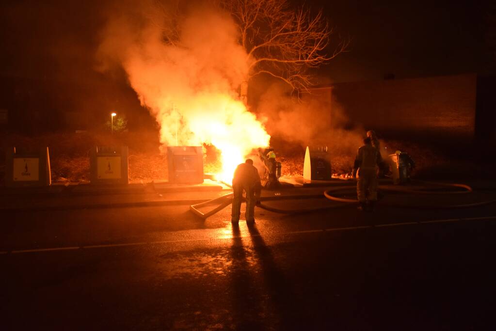 Brand in meerdere papiercontainers