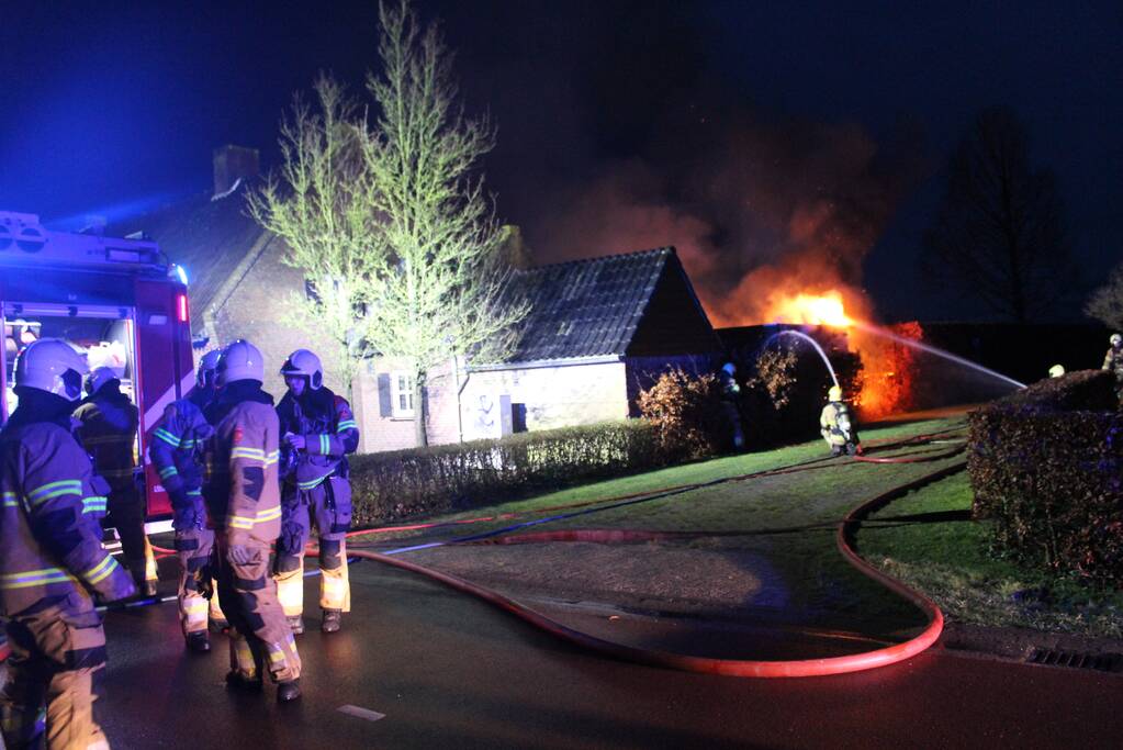 Schuur uitgebrand in tuin
