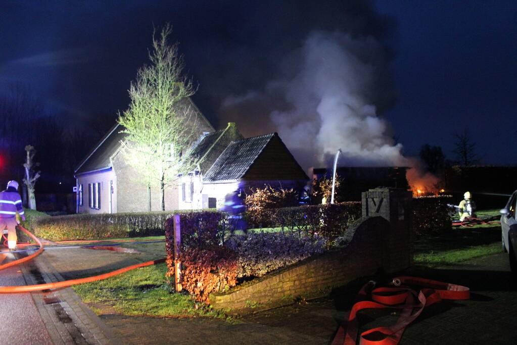 Schuur uitgebrand in tuin