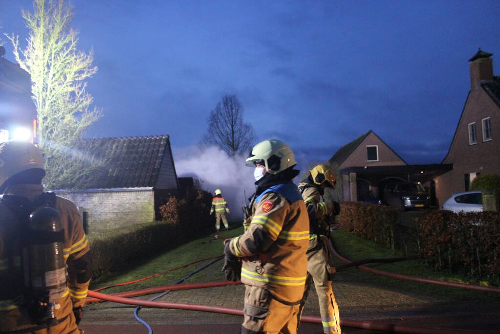 Schuur uitgebrand in tuin