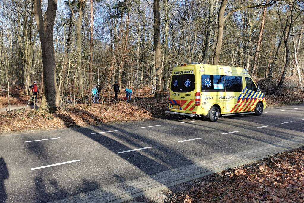 Mountainbiker slaat over de kop