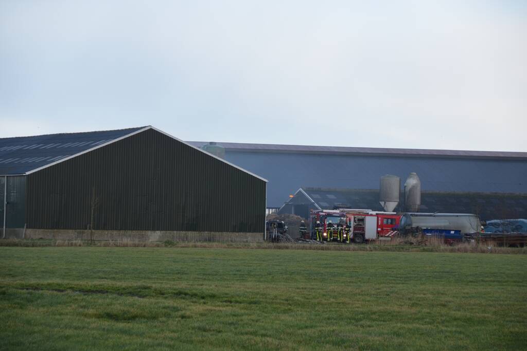 Grote brand in loods met stro-opslag