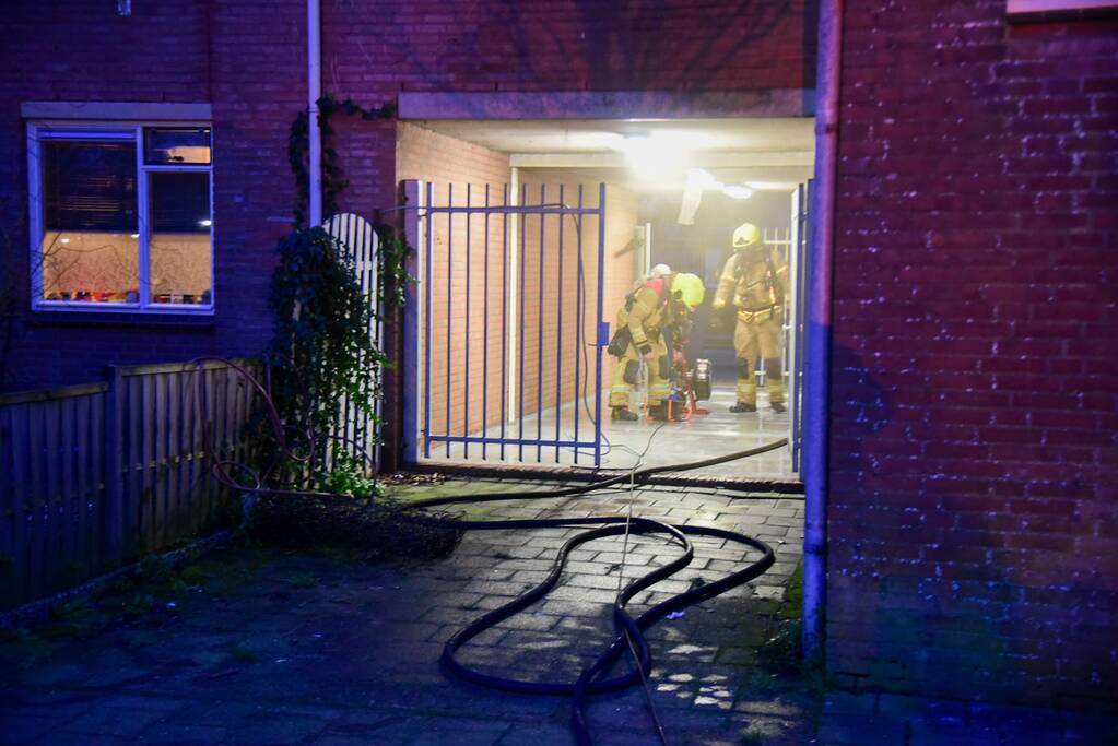 Woningen ontruimd door brand in kelderbox