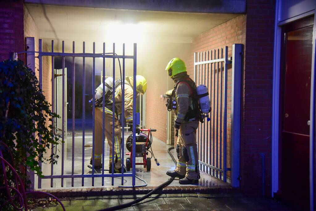 Woningen ontruimd door brand in kelderbox