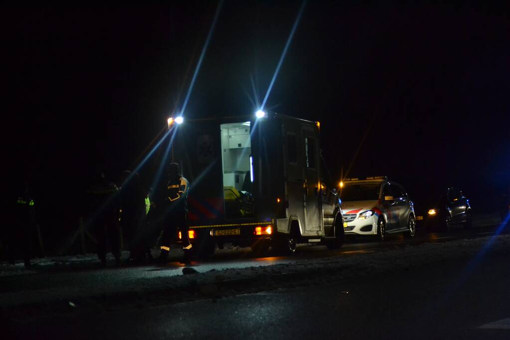 Auto raakt van de weg door gladheid