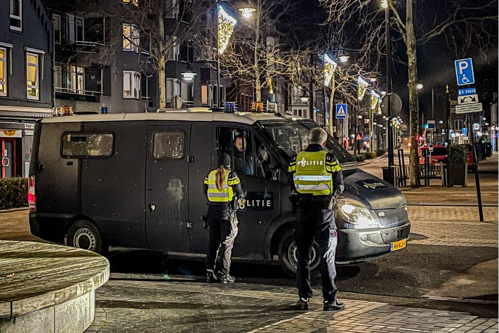 Politie heeft handen vol aan ongeregeldheden