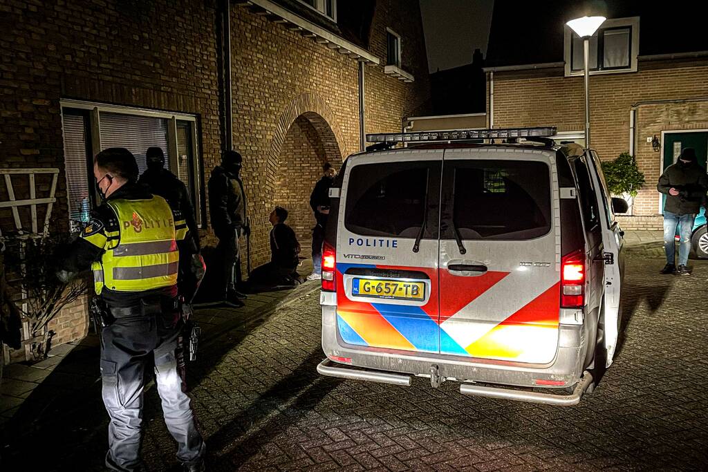Politie heeft handen vol aan ongeregeldheden