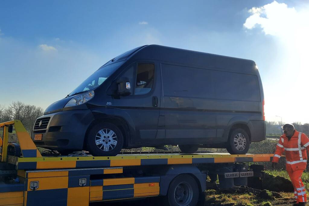 Meerdere voertuigen botsen op toerit