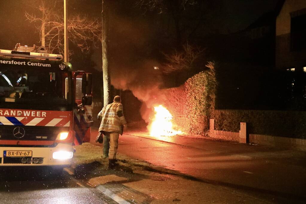 Bezorgscooter De Beren gaat in vlammen op