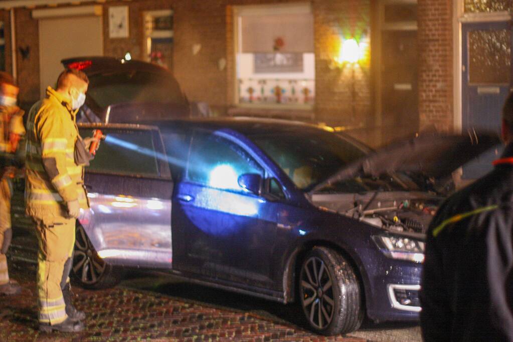 Auto vat vlam in Soesterkwartier